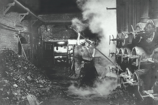 Manufacturing gas for lighting, Halifax, c.1913. Science Museum Group. Image no. 1913-135_0003_0001.